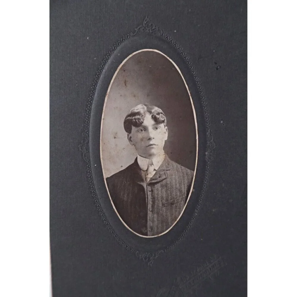 5 Victorian Photographs on Board Man Woman Portrait Vintage Black White Picture - Picture 4 of 6
